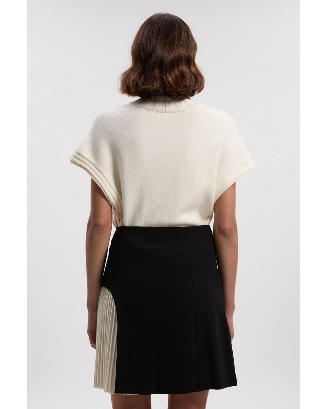 Karen Millen White Tailored Buckle Detail Pleated Mini Skirt