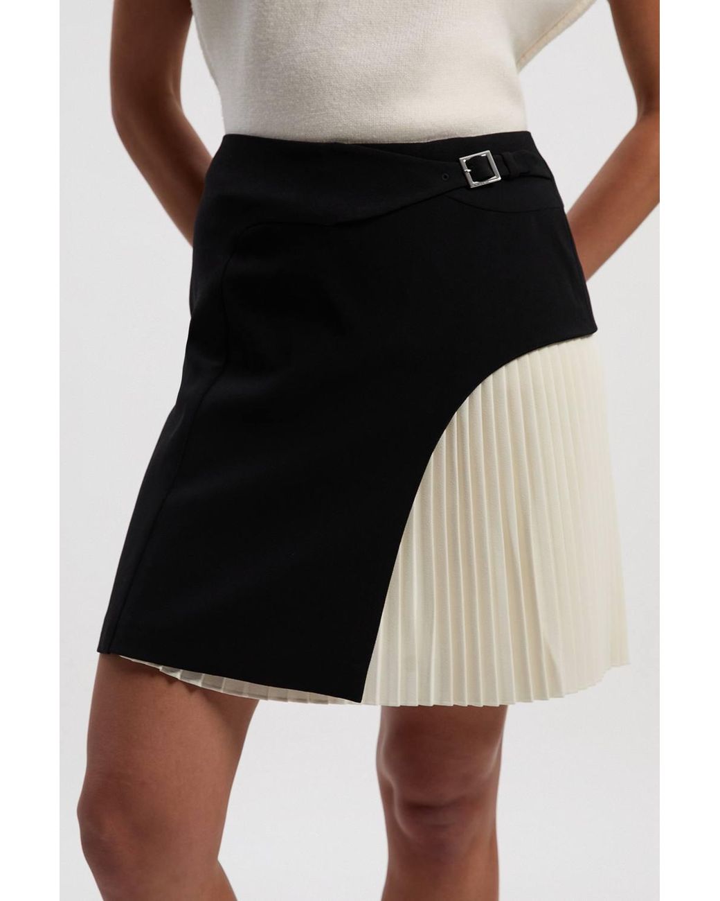 Karen Millen White Tailored Buckle Detail Pleated Mini Skirt