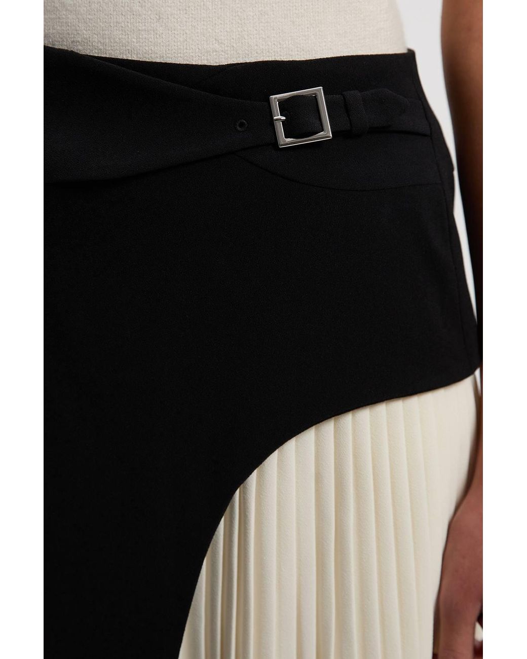 Karen Millen White Tailored Buckle Detail Pleated Mini Skirt