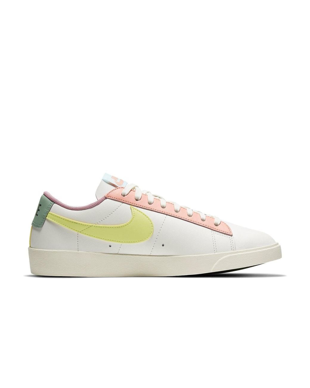 Nike White Blazer Low Le 'pastel'