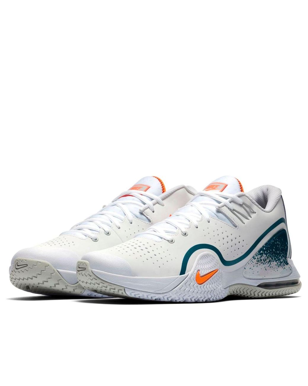 nike tech challenge 20