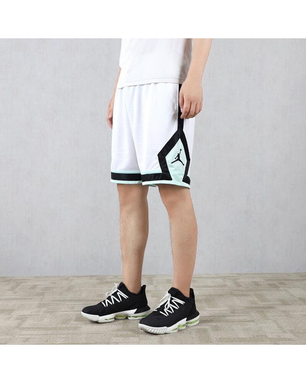 Nike White Jumpman Diamond Basketball Sports Shorts for men
