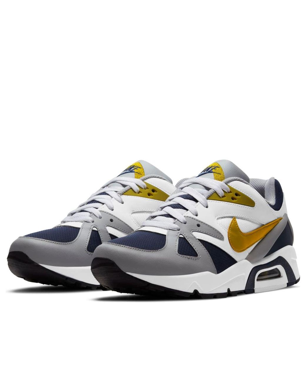 nike structure triax 18