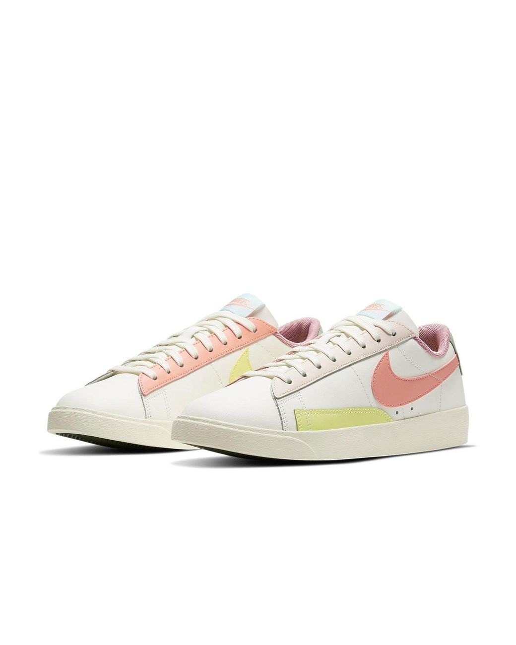 Nike White Blazer Low Le 'pastel'
