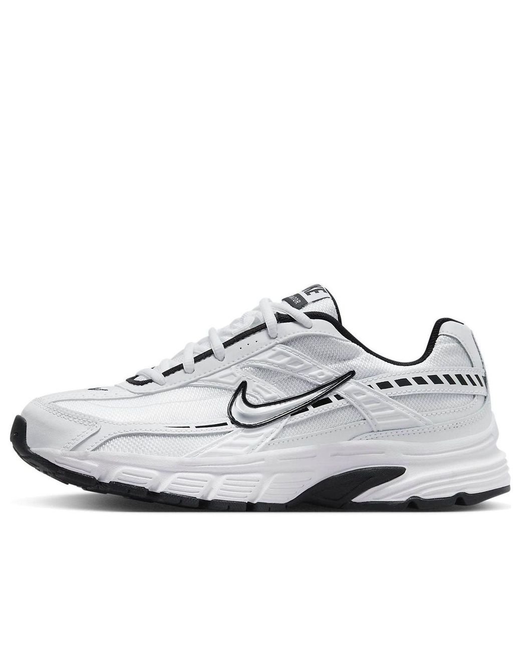 comfortable white nike shoes