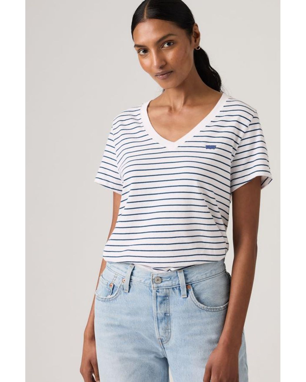 Levi's White Favorite Cotton V Neck Tee