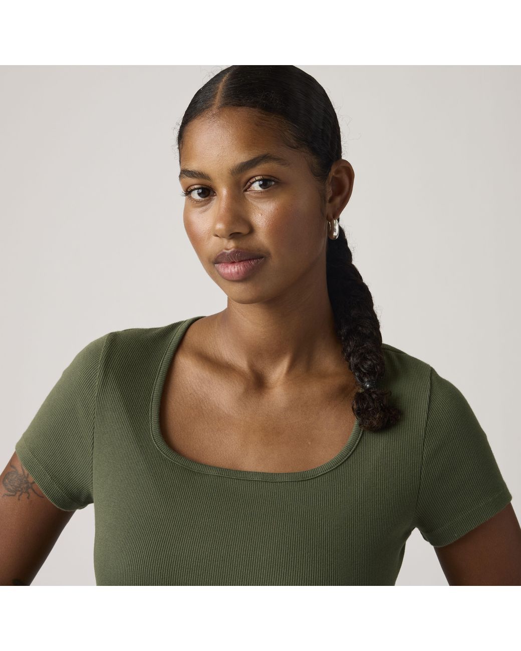 Levi's Essential T Shirt Met Vierkante Hals in het Green