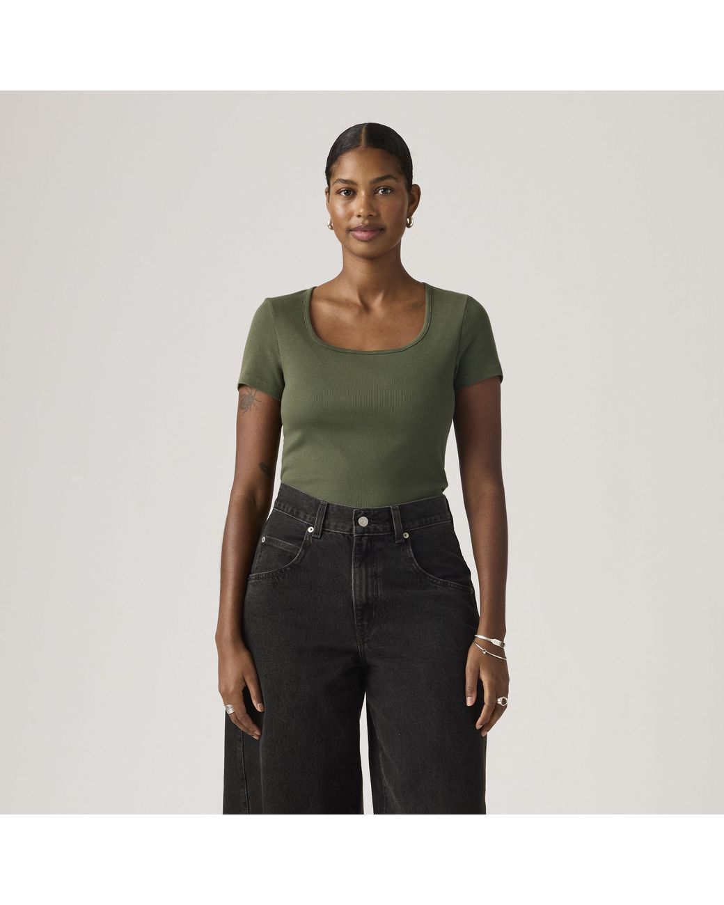 Levi's Essential T Shirt Met Vierkante Hals in het Green