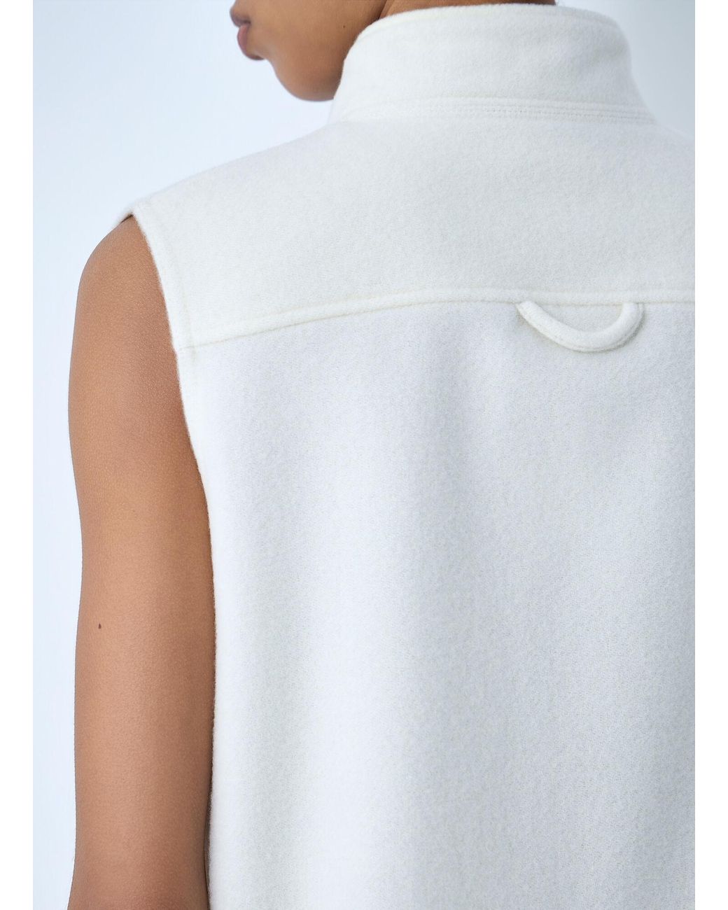 Rier White Sleeveless Zip Vest