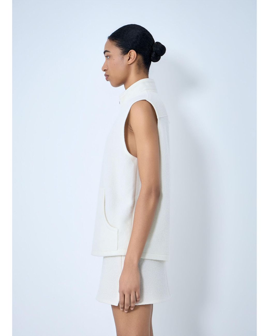 Rier White Sleeveless Zip Vest