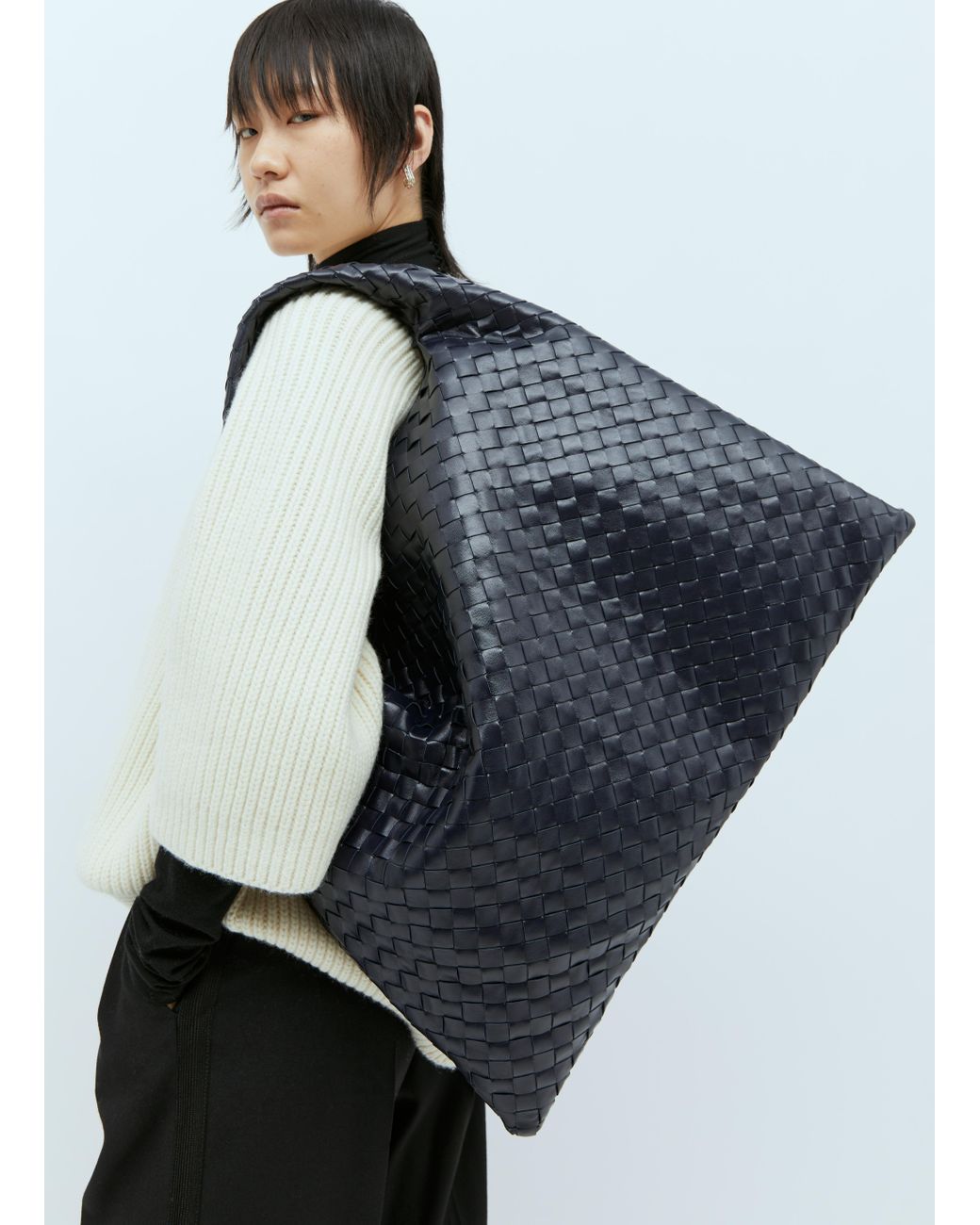【Bottega Veneta】ラージ ホップ ショルダー バッグ Bottega Veneta® Women's Large Hop in Black. Shop online now.