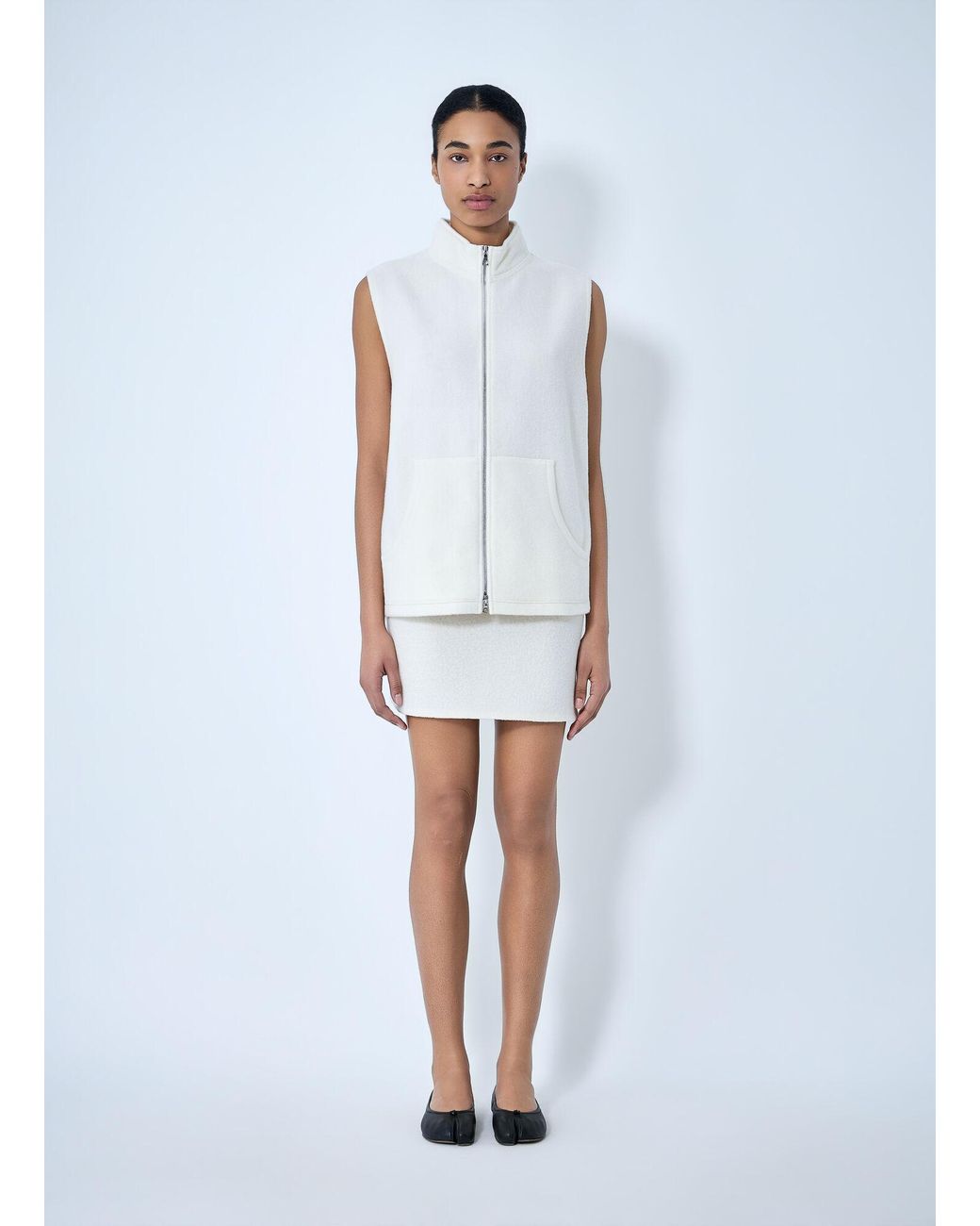 Rier White Sleeveless Zip Vest