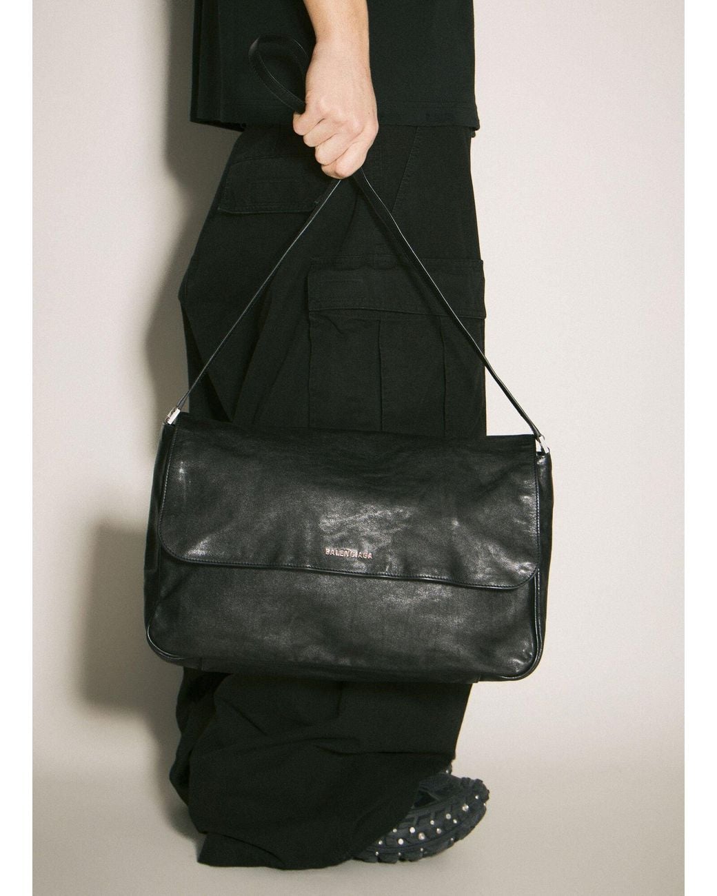 Balenciaga Grungy Medium Messenger Bag for Men | Lyst Australia