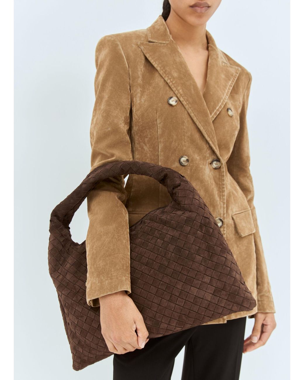 ショルダーバッグ・ポシェット Bottega Veneta Brown Suede Small Hop Shoulde Bottega Veneta Small Hop Shoulder Bag | Neiman Marcus