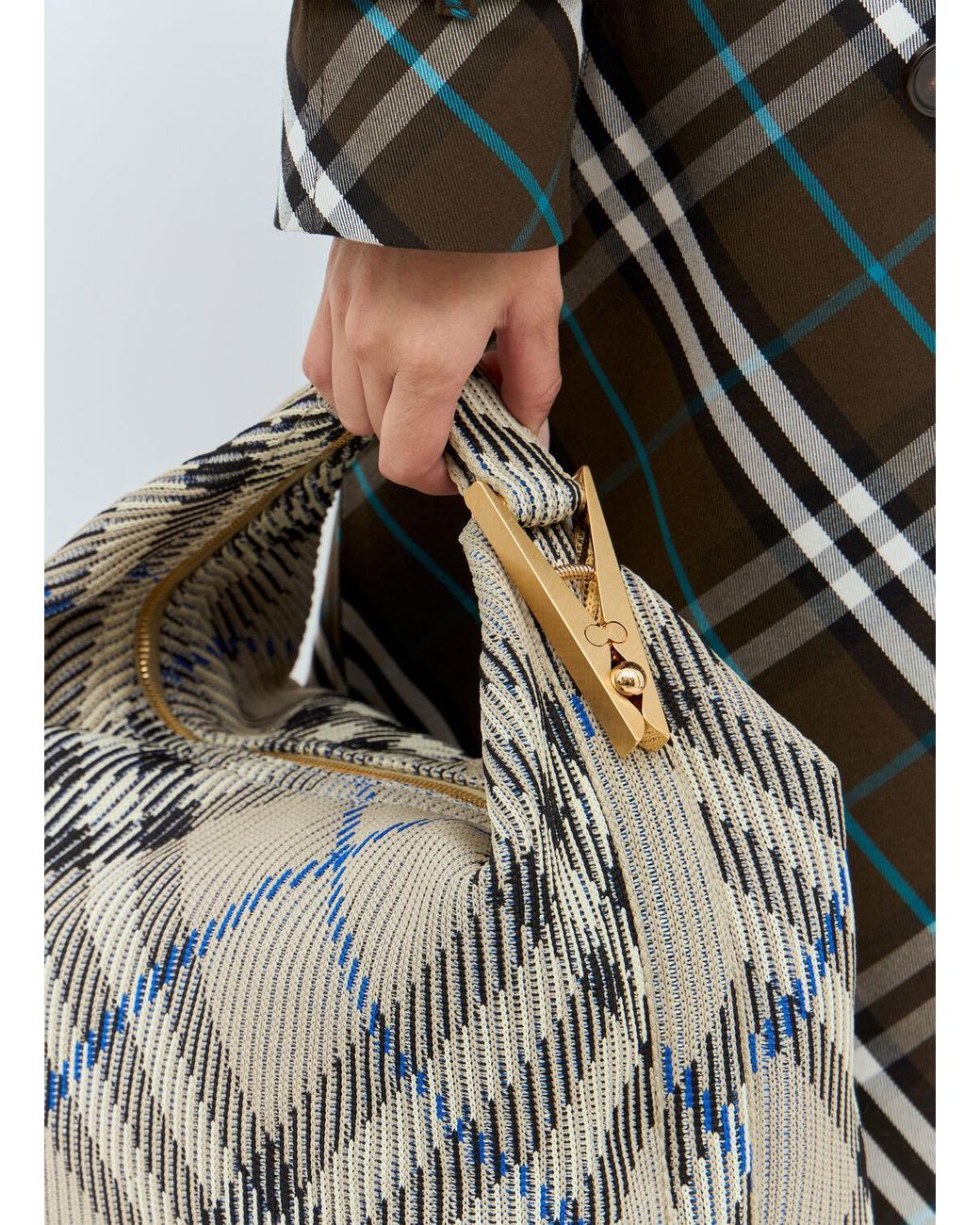Burberry Medium Peg Duffle Handbag in Brown | Lyst