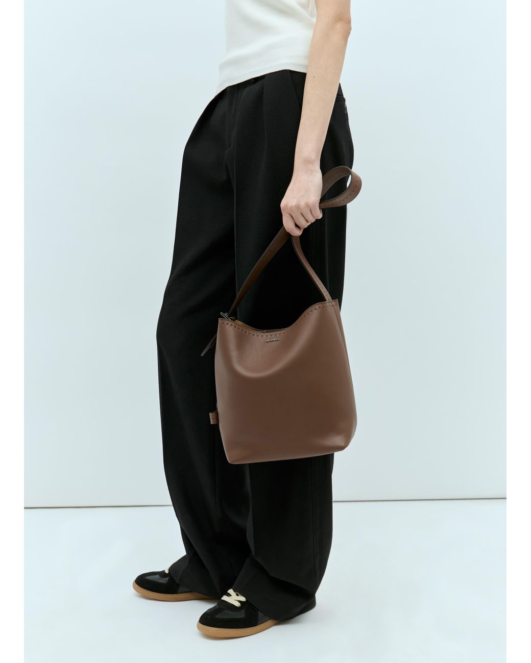 MAX MARA【関税送料込】Archetipo ラージ レザー トートバッグ Archetipo leather handbag, black | 