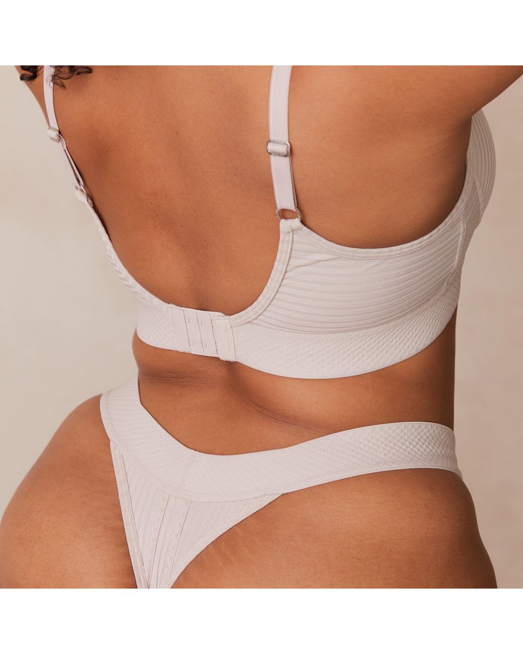 Lounge Bare String in het Brown