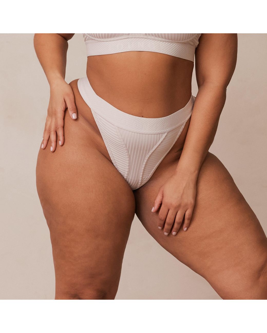Lounge Bare String in het Brown