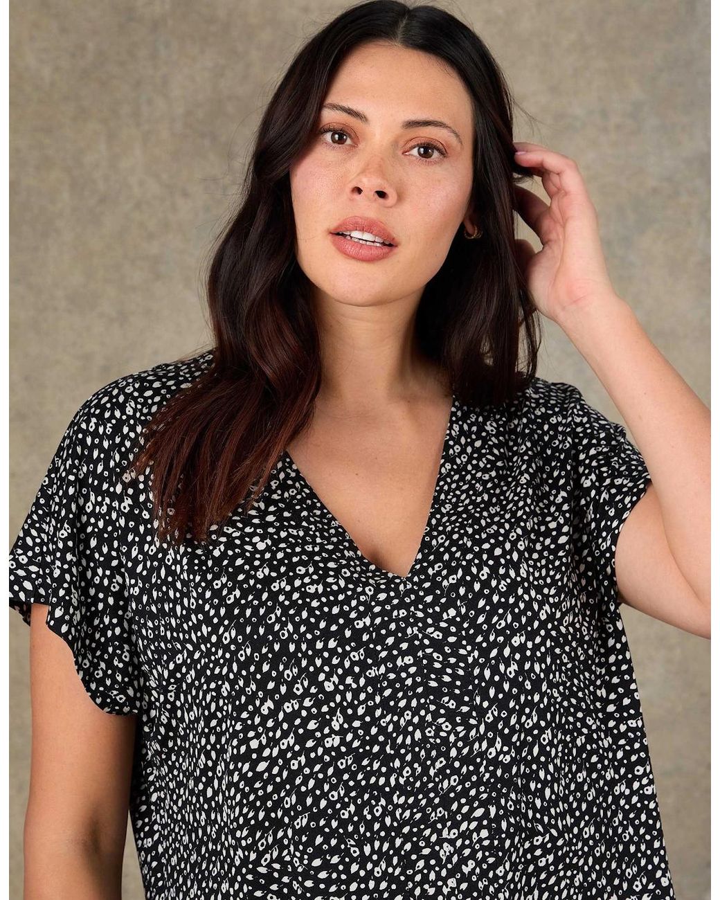 Live Unlimited London Gray Ditsy Print V Neck Top
