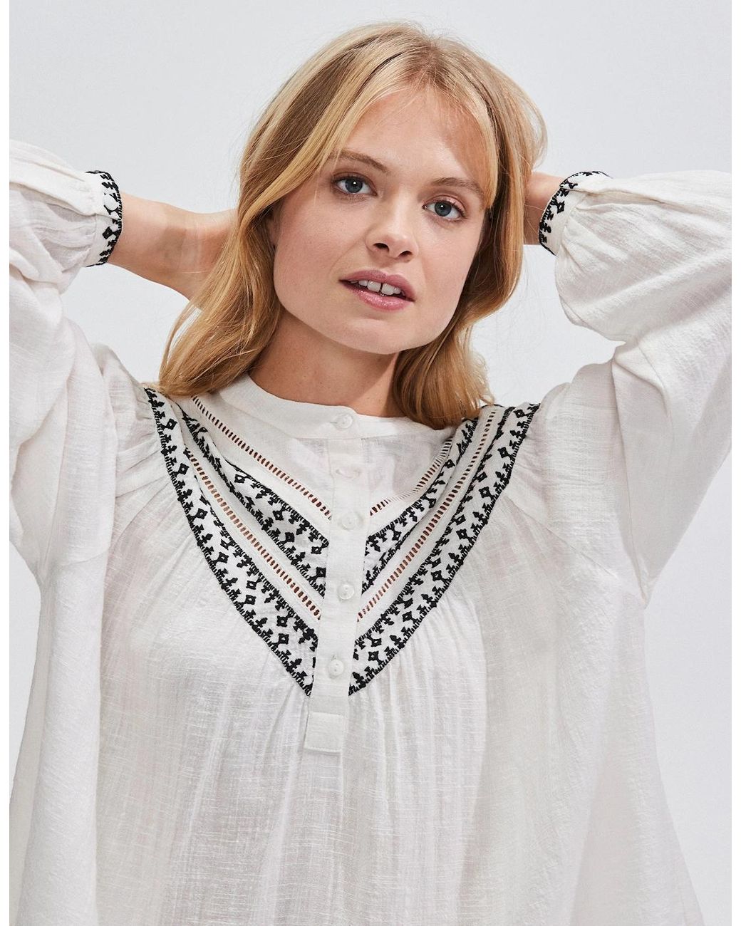 Ro&zo Gray Ivory Embroidered Collarless Blouse