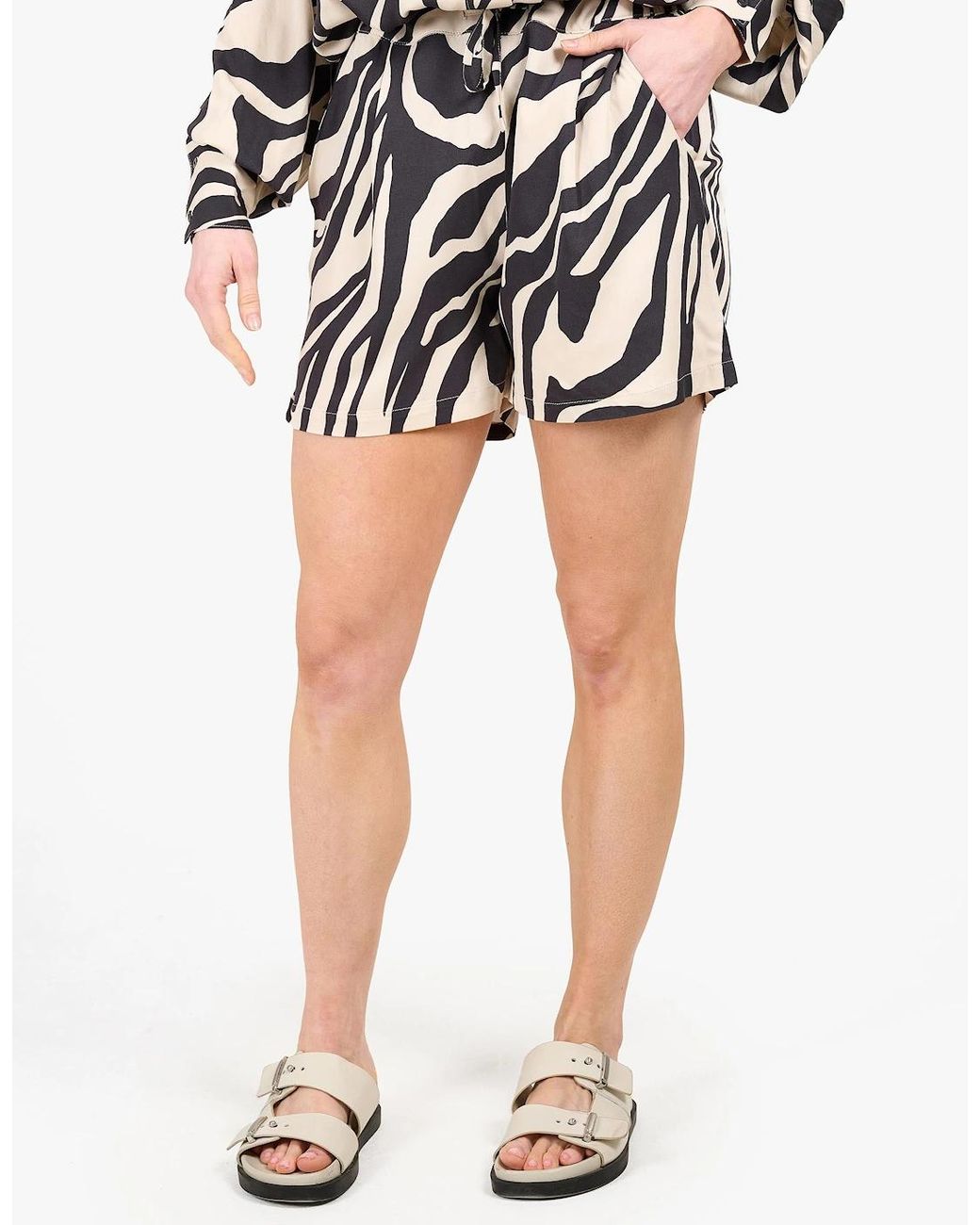 Tutti & Co Green Adorn Shorts