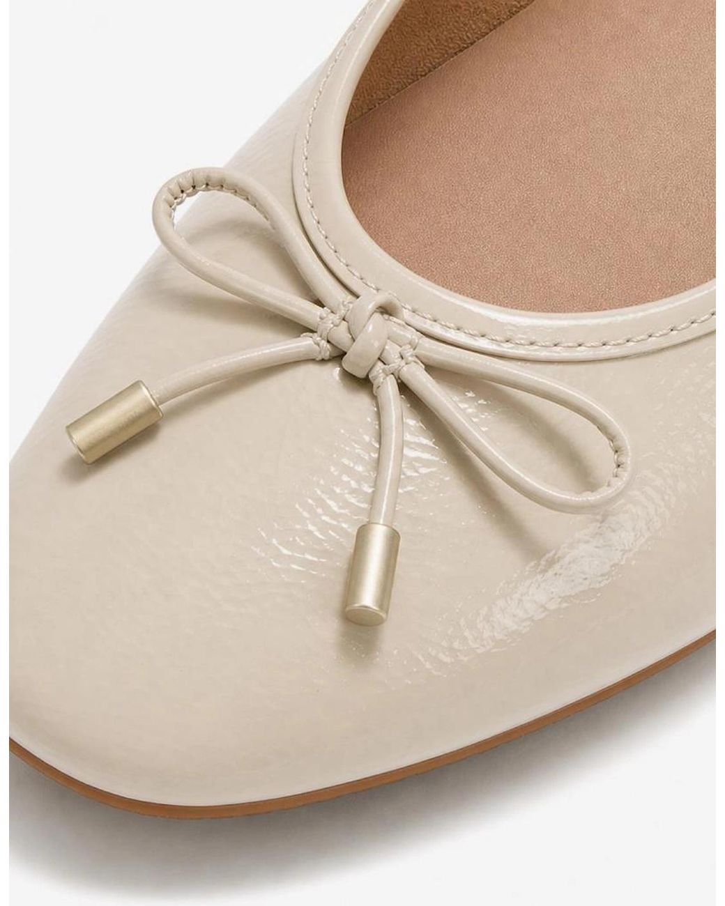 Fitflop Natural Delicato Bow Textured Patent-Leather Ballerina Shoes Hazy Taupe