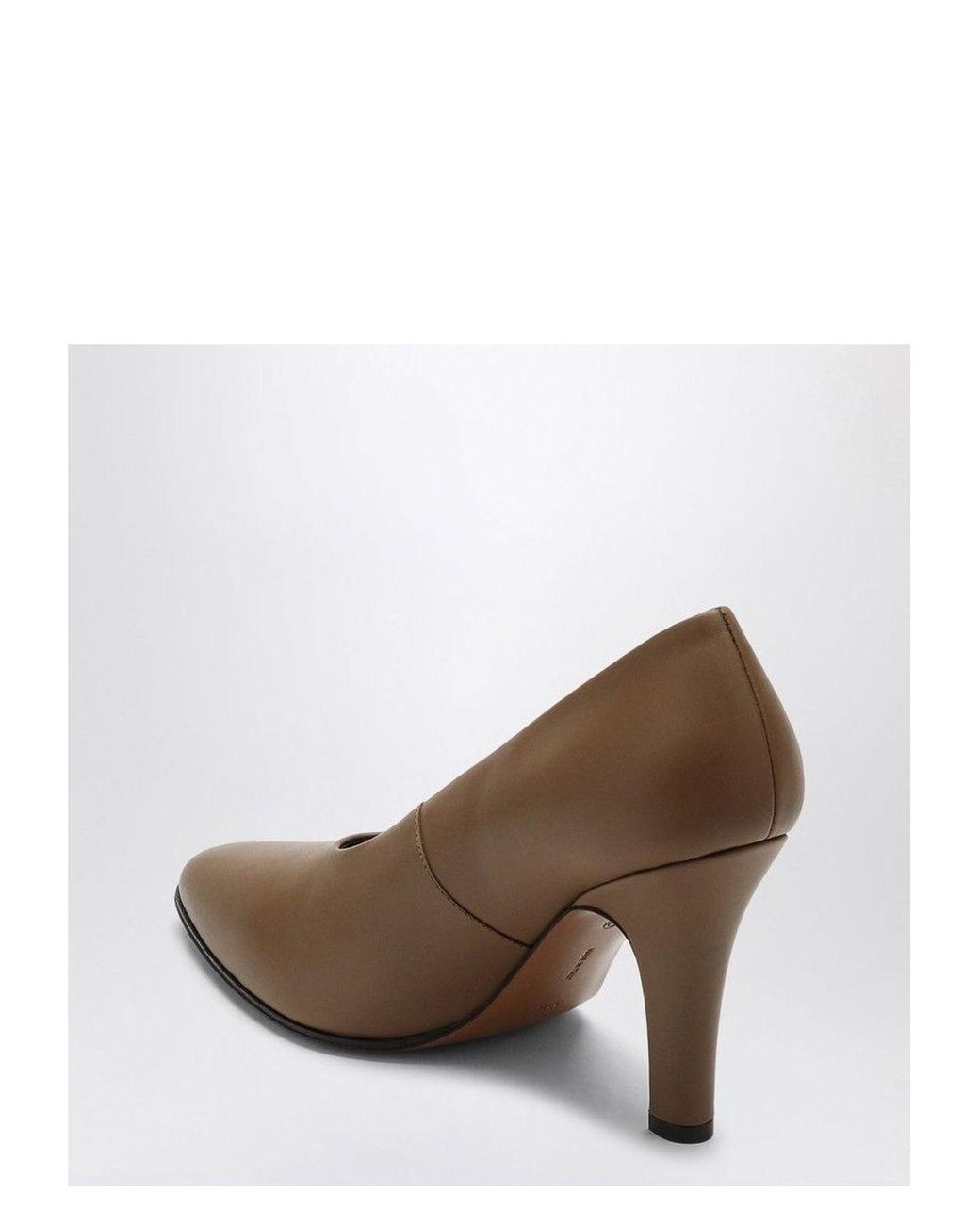 パンプス The Row Prudens Fawn Coloured Decollete The Row Prudens Fawn Coloured Décolleté Pumps in White | Lyst