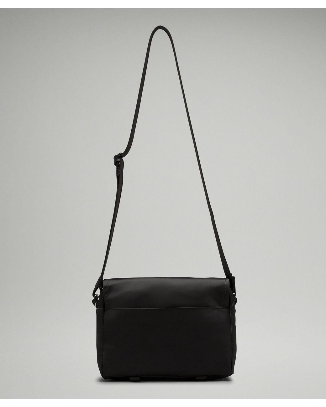 lululemon weekender bag Gym Duffle PebbleLeatherBag JORDAN JUMPMAN MINI BACKPACK Size:6/0 - 3/8oz. This duffle has ample