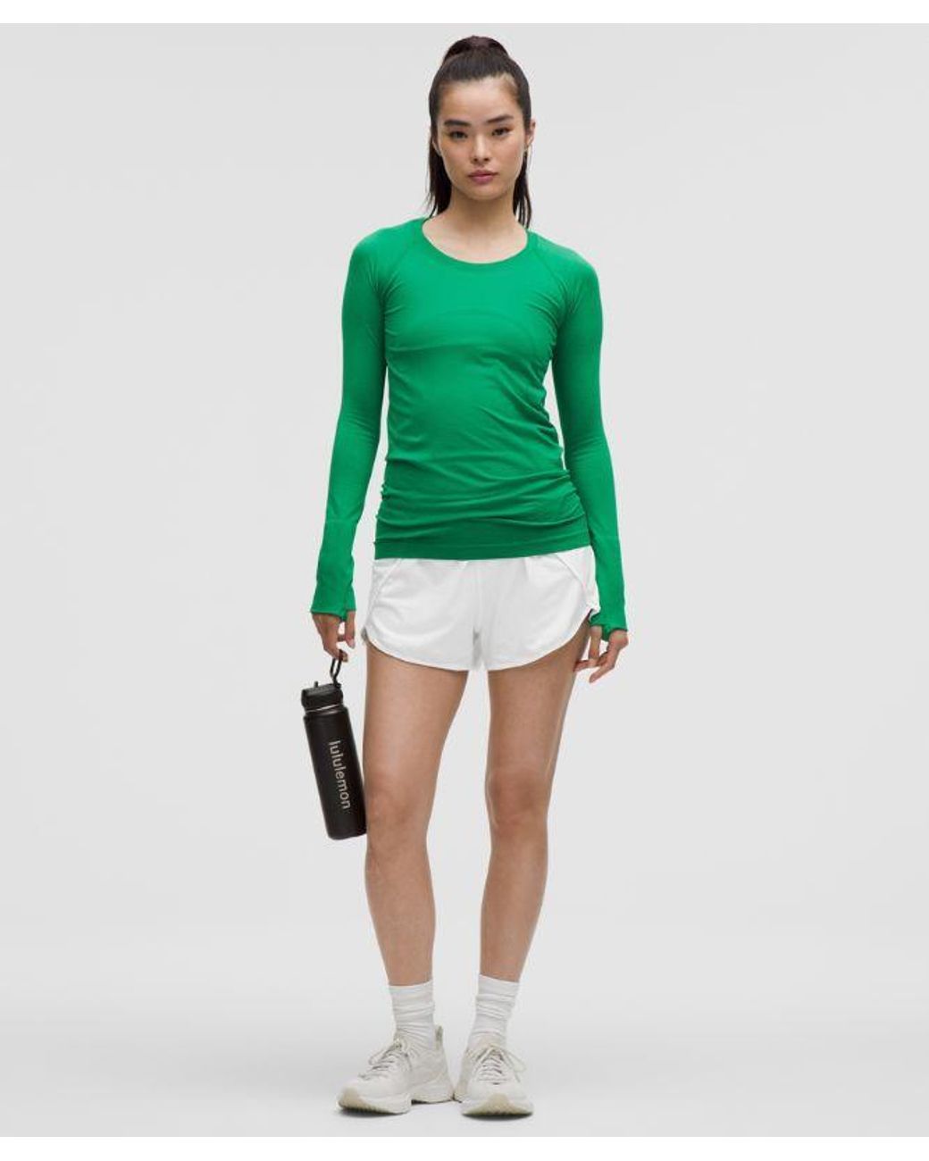 lululemon athletica White – Swiftly Mid-Rise Shorts – 3" – – Size 4
