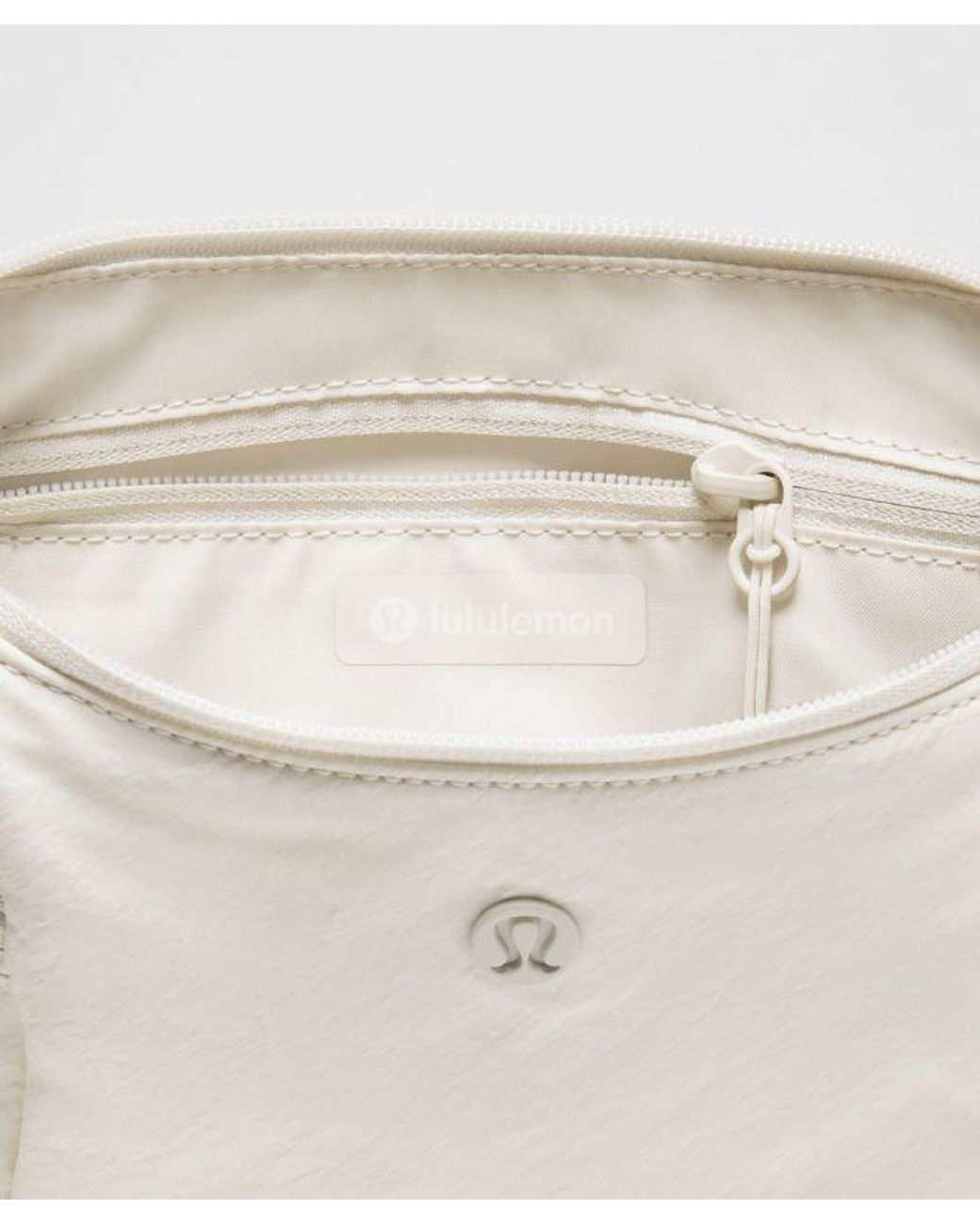 lululemon athletica White – Small Slouchy Sling Bag 3L –