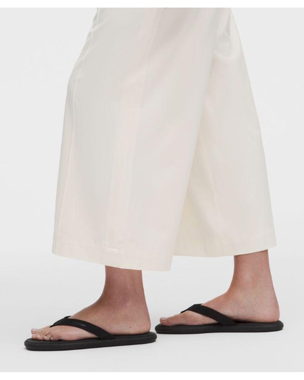 lululemon athletica White – Breezily Mid-Rise Cropped Pants – – Size Medium