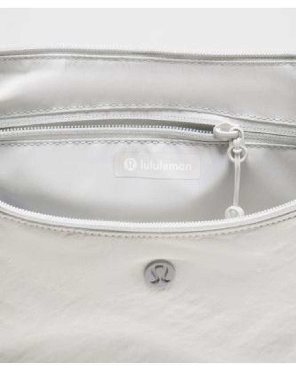 lululemon athletica White – Slouchy Sling Bag 6L –