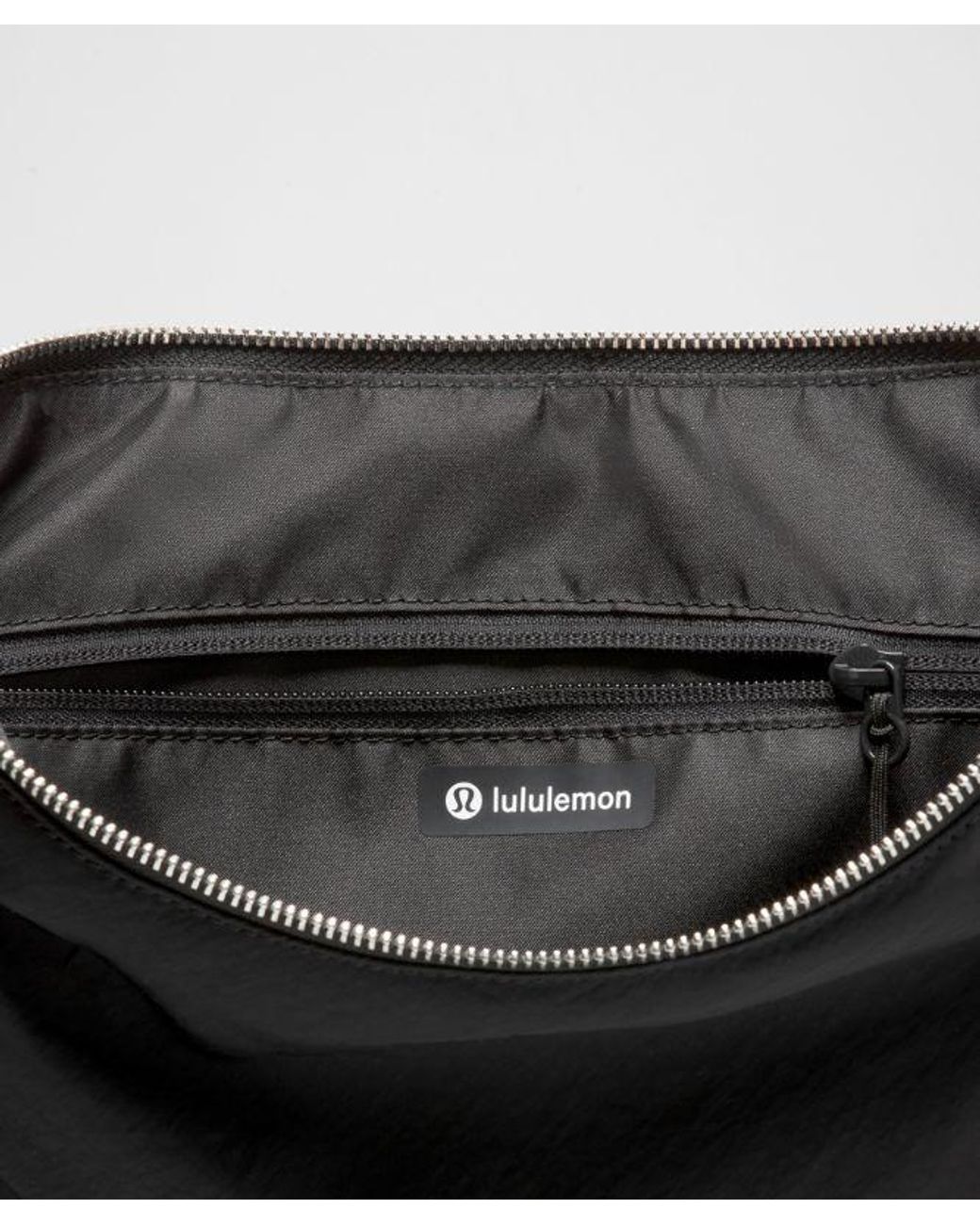 lululemon athletica Black – Convertible Ruched Strap Crossbody Bag 6.5L –