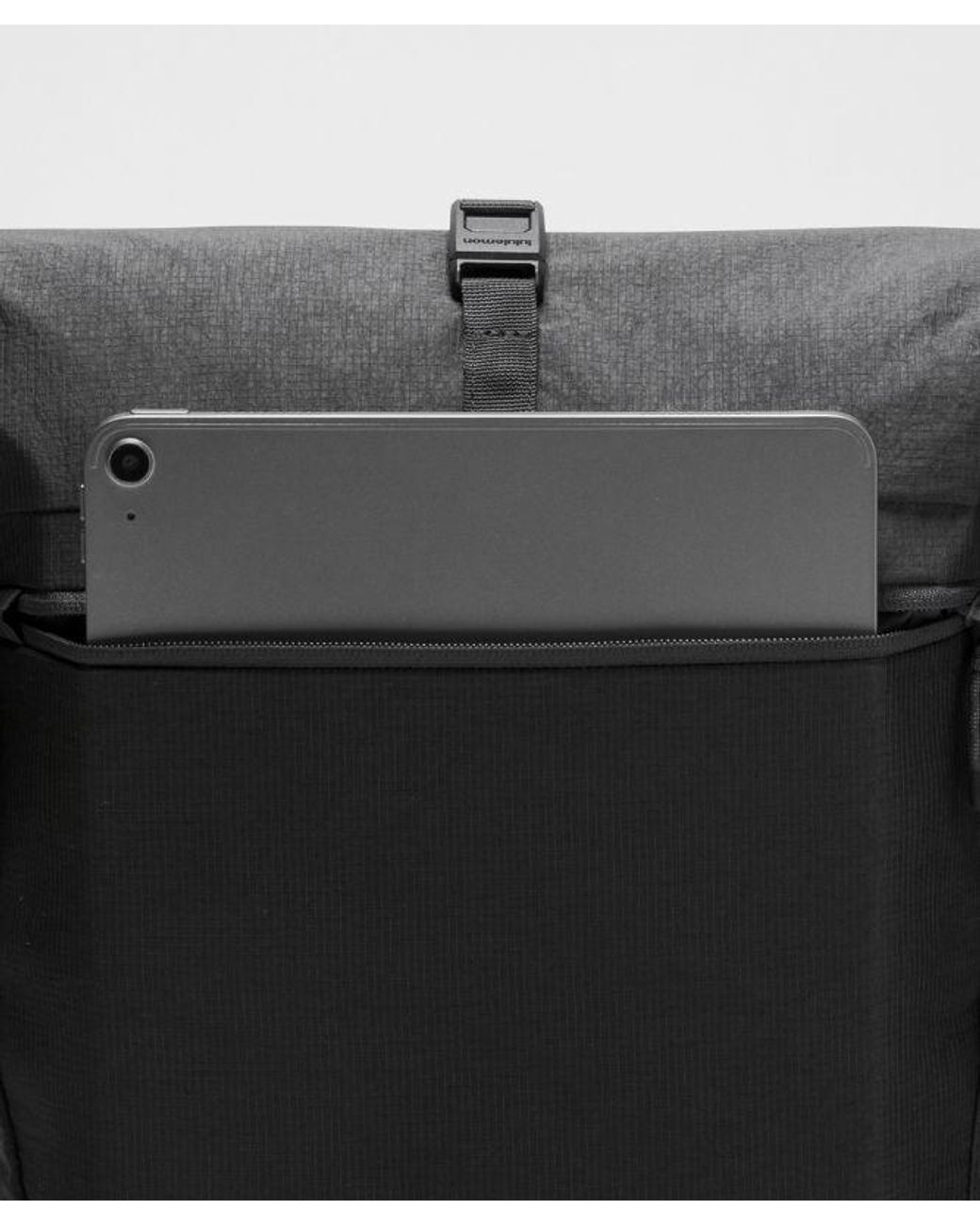 lululemon athletica Black – Roll-Top Crossbody Bag 10L Metallic –