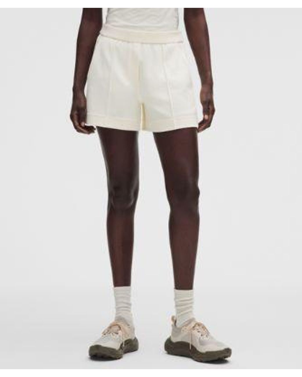 lululemon athletica Red – Lightweight Softstreme Mid-Rise Pintuck Shorts – 4" – – Size Medium