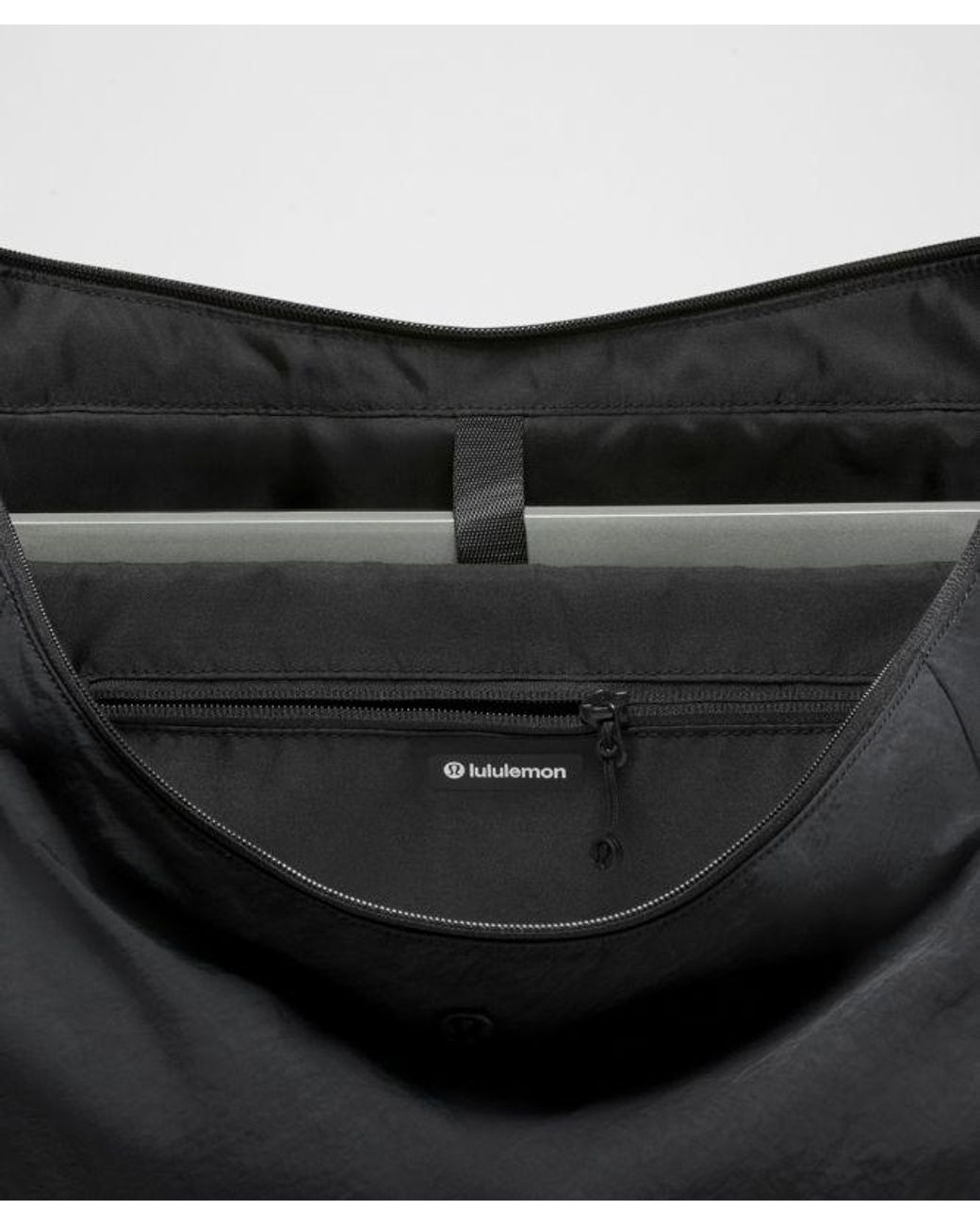 lululemon athletica White – Extra-Large Slouchy Shoulder Bag 24L –