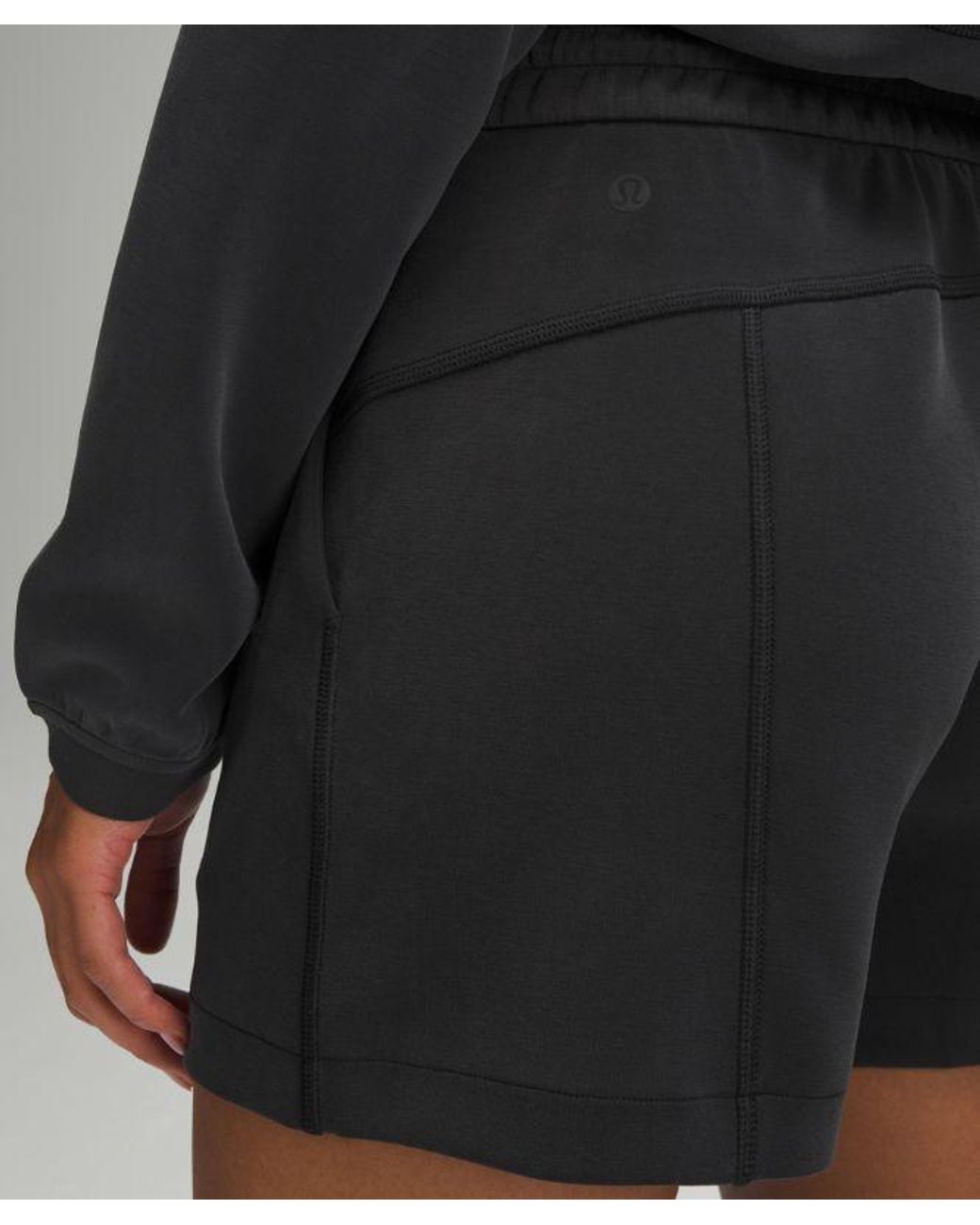 lululemon athletica Black – Softstreme High-Rise Shorts – 4" – – Size 4