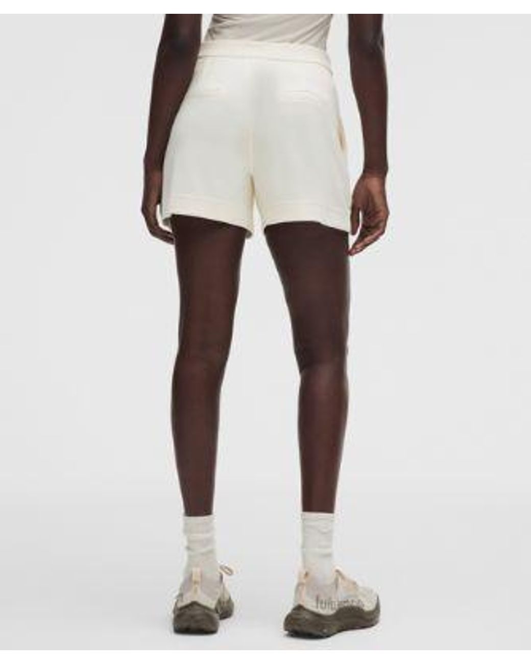 lululemon athletica Red – Lightweight Softstreme Mid-Rise Pintuck Shorts – 4" – – Size Medium