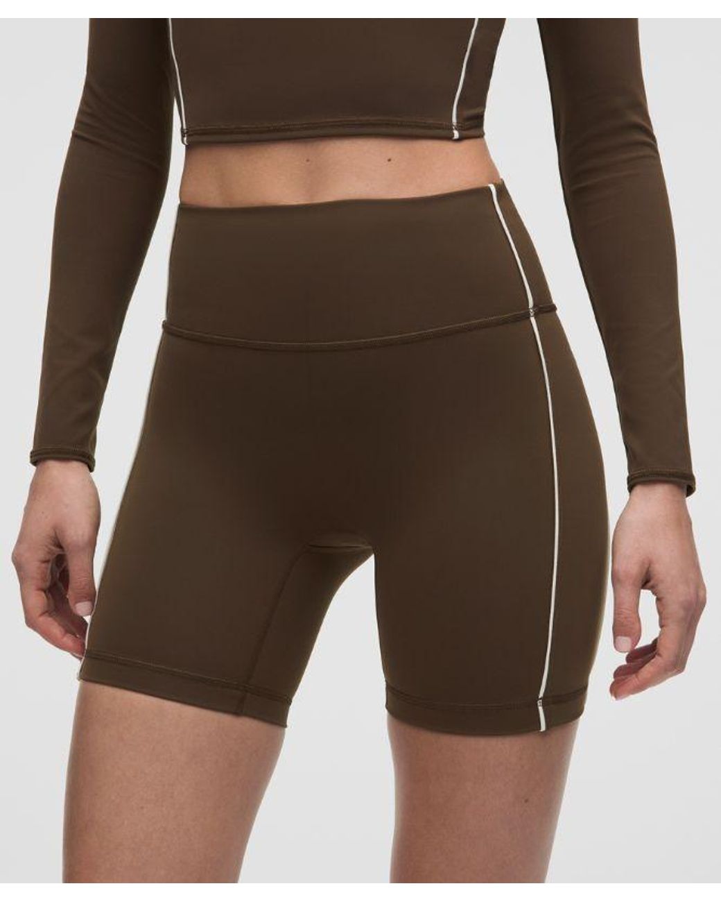 lululemon athletica Natural – Wunder Train No-Line Piped High-Rise Shorts – 6" – – Size 4