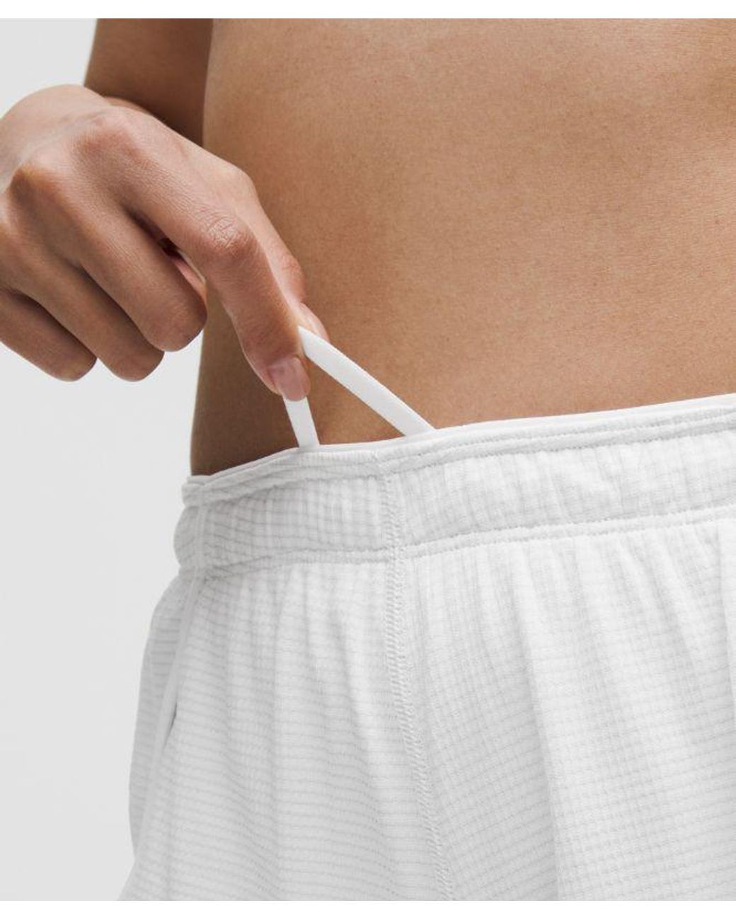 lululemon athletica White – Swiftly Mid-Rise Shorts – 3" – – Size 4