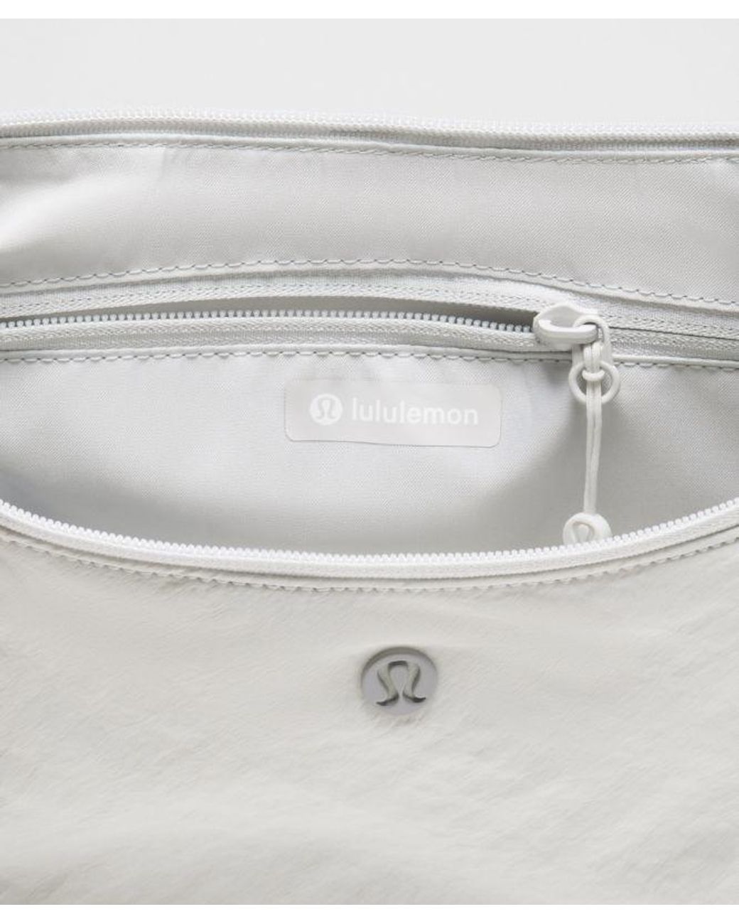 lululemon athletica White – Slouchy Sling Bag 6L –