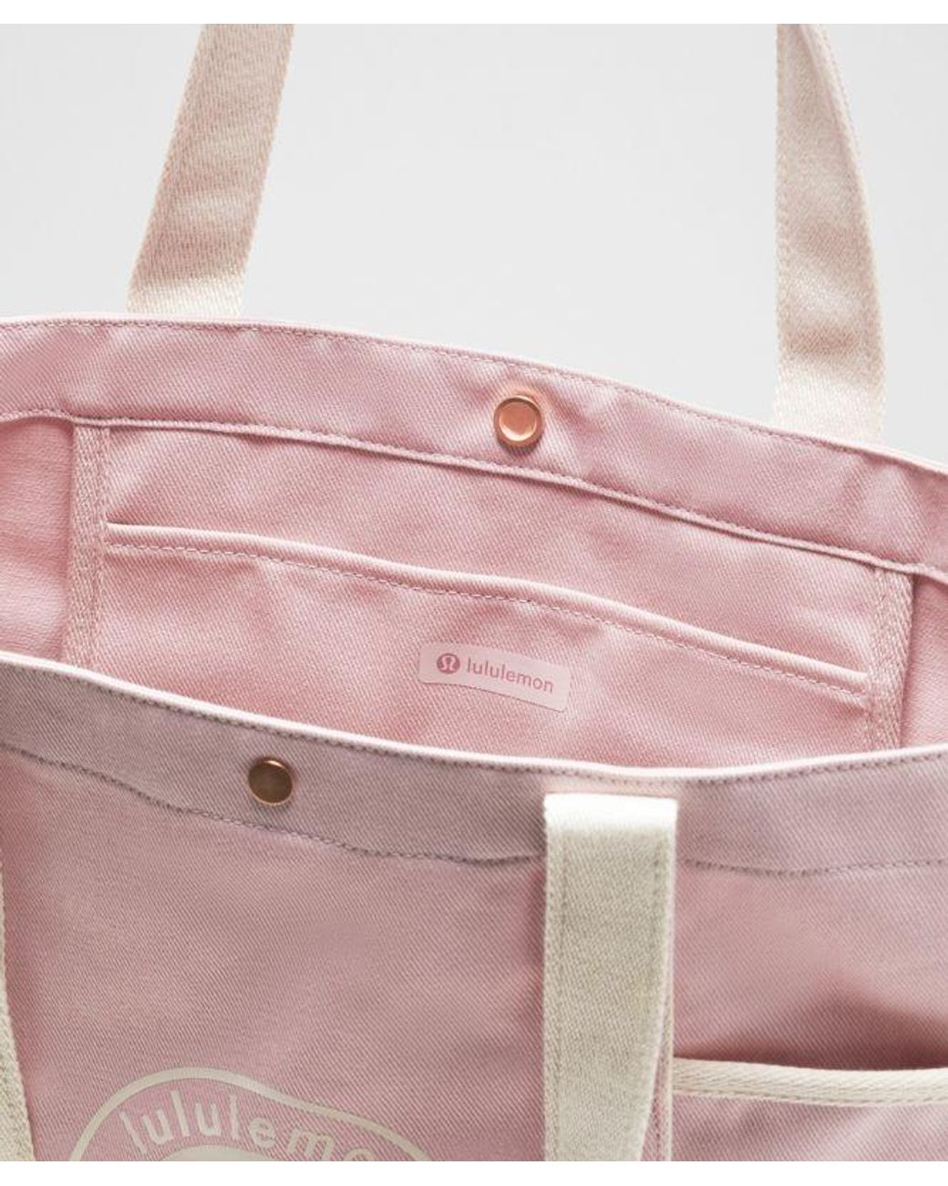 lululemon – Daily Multi-Pocket Canvas Tote Bag 20L Logo – in Pink