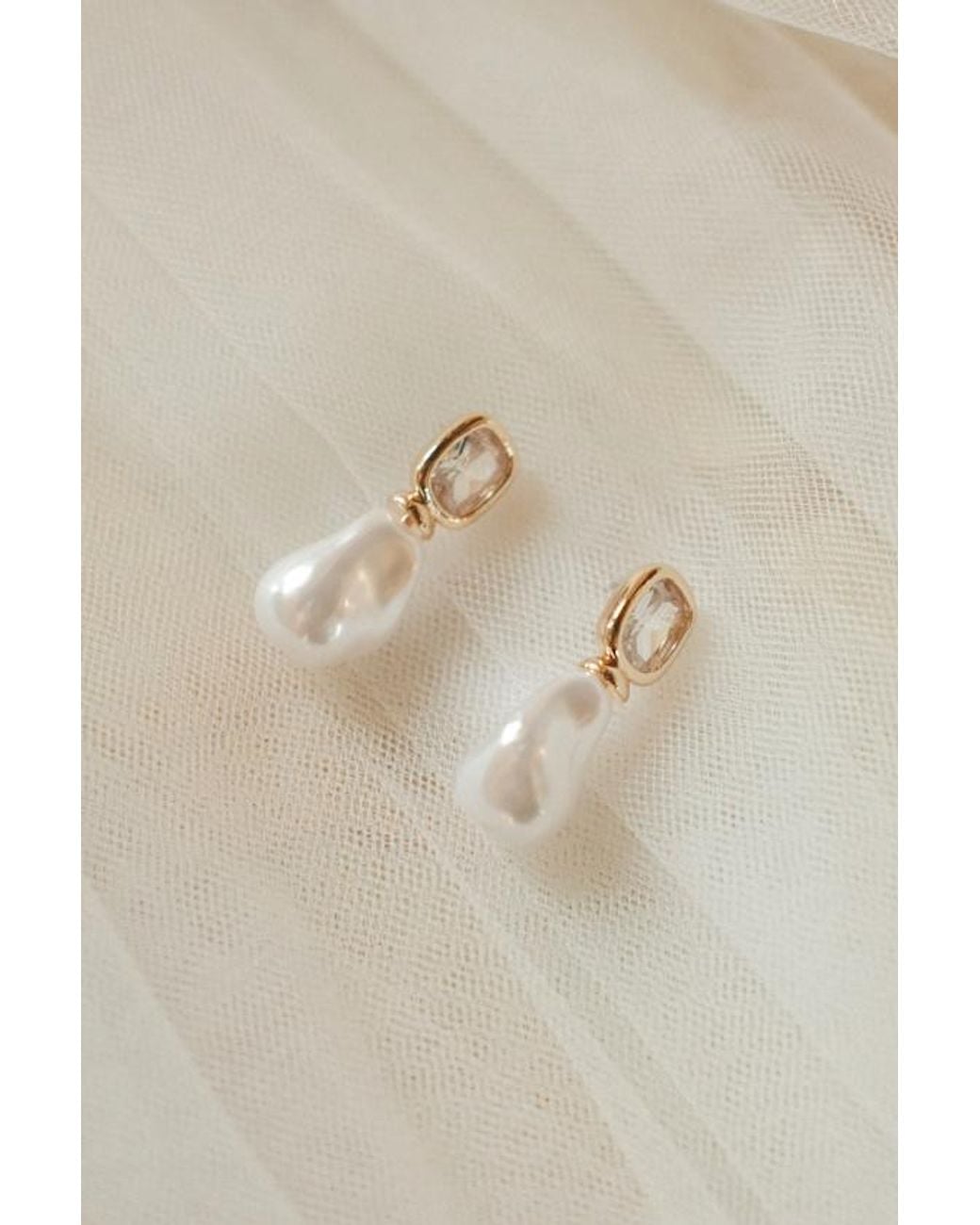 Lulus Natural Spectacular Stance Rhinestone Pearl Earrings