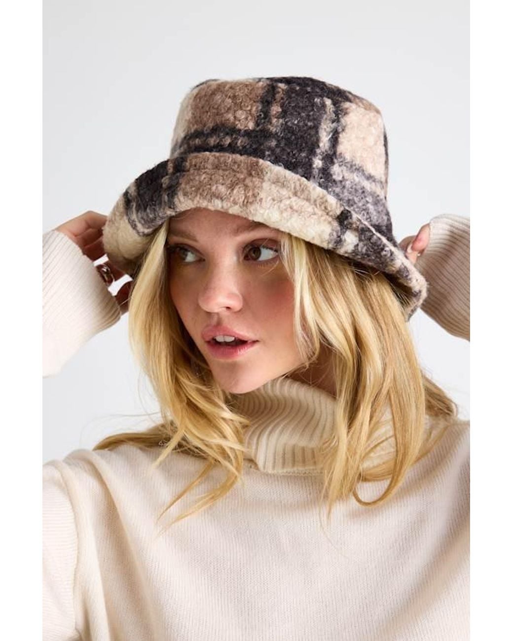 Lulus Natural Harten And Plaid Teddy Bucket Hat