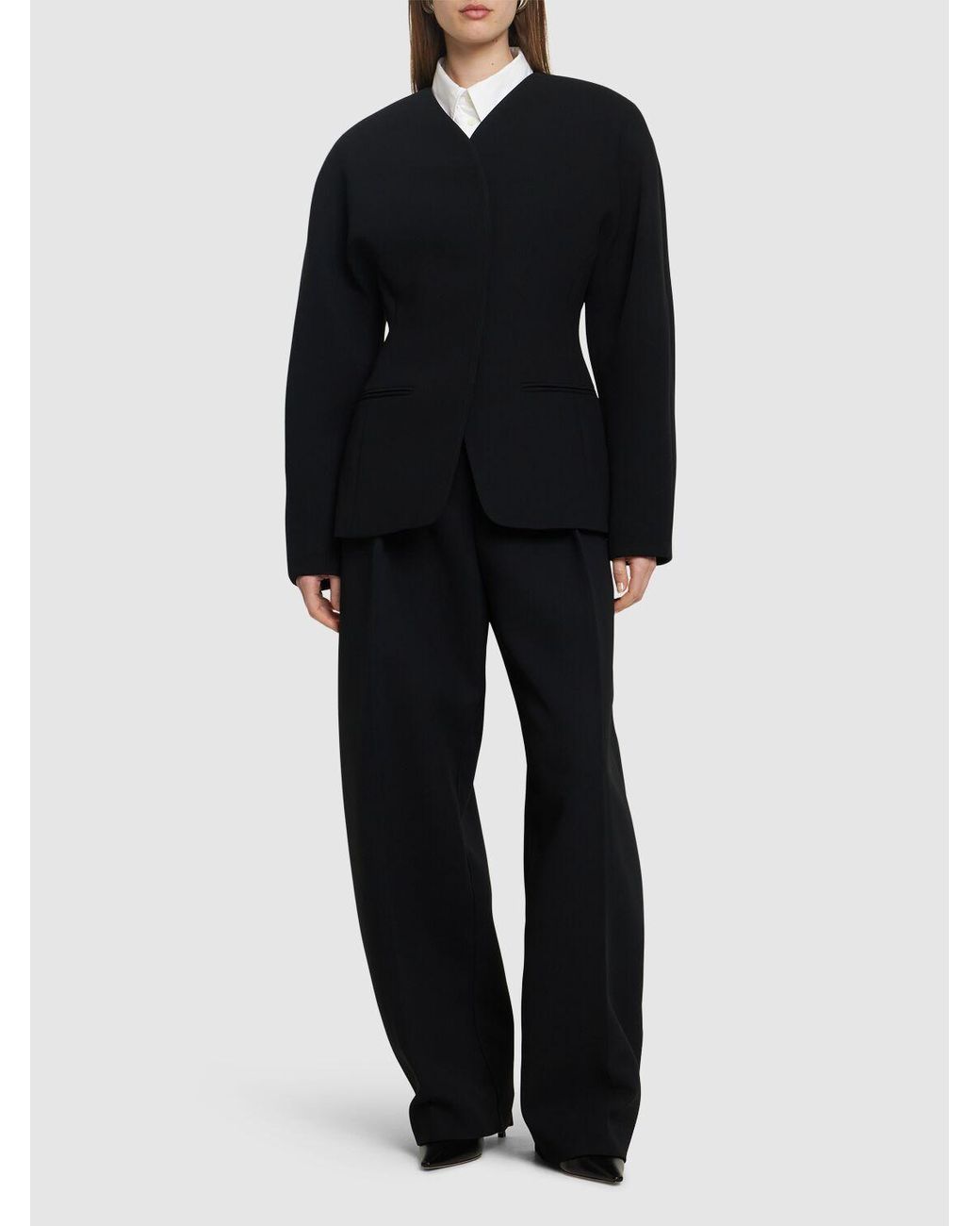 jacquemus-Black-La-Veste-Ovalo