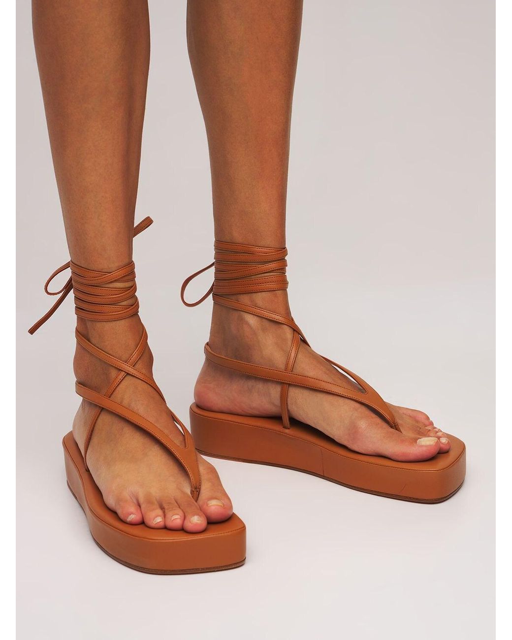 AMINA MUADDI 35mm Jamie Leather Thong Sandals in Tan (Brown) | Lyst