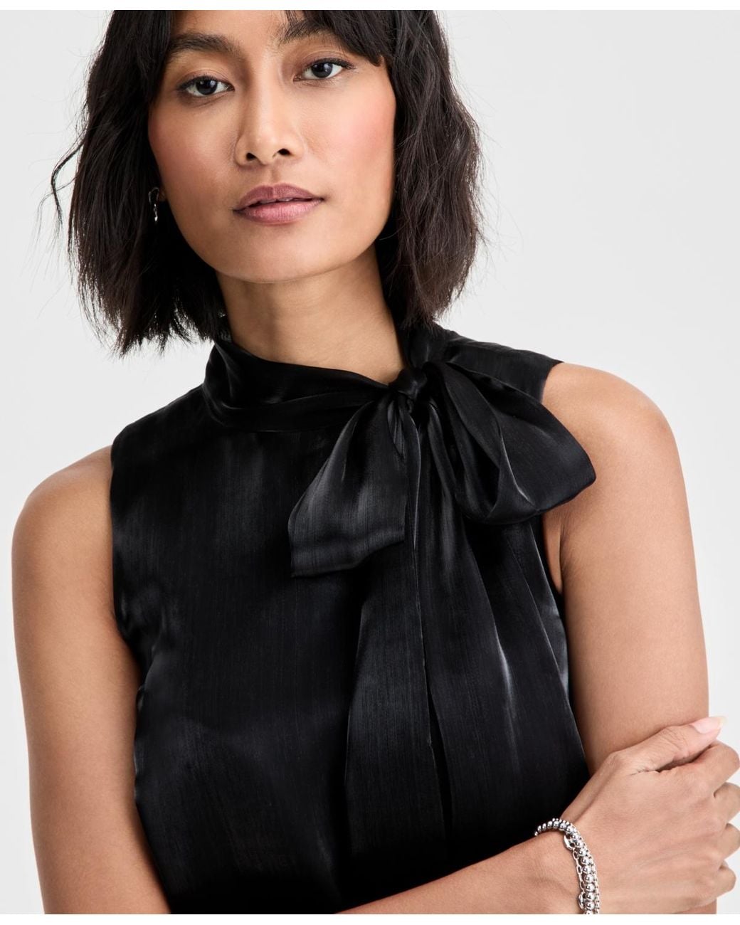 On 34th Black Solid Bow Shift Dress