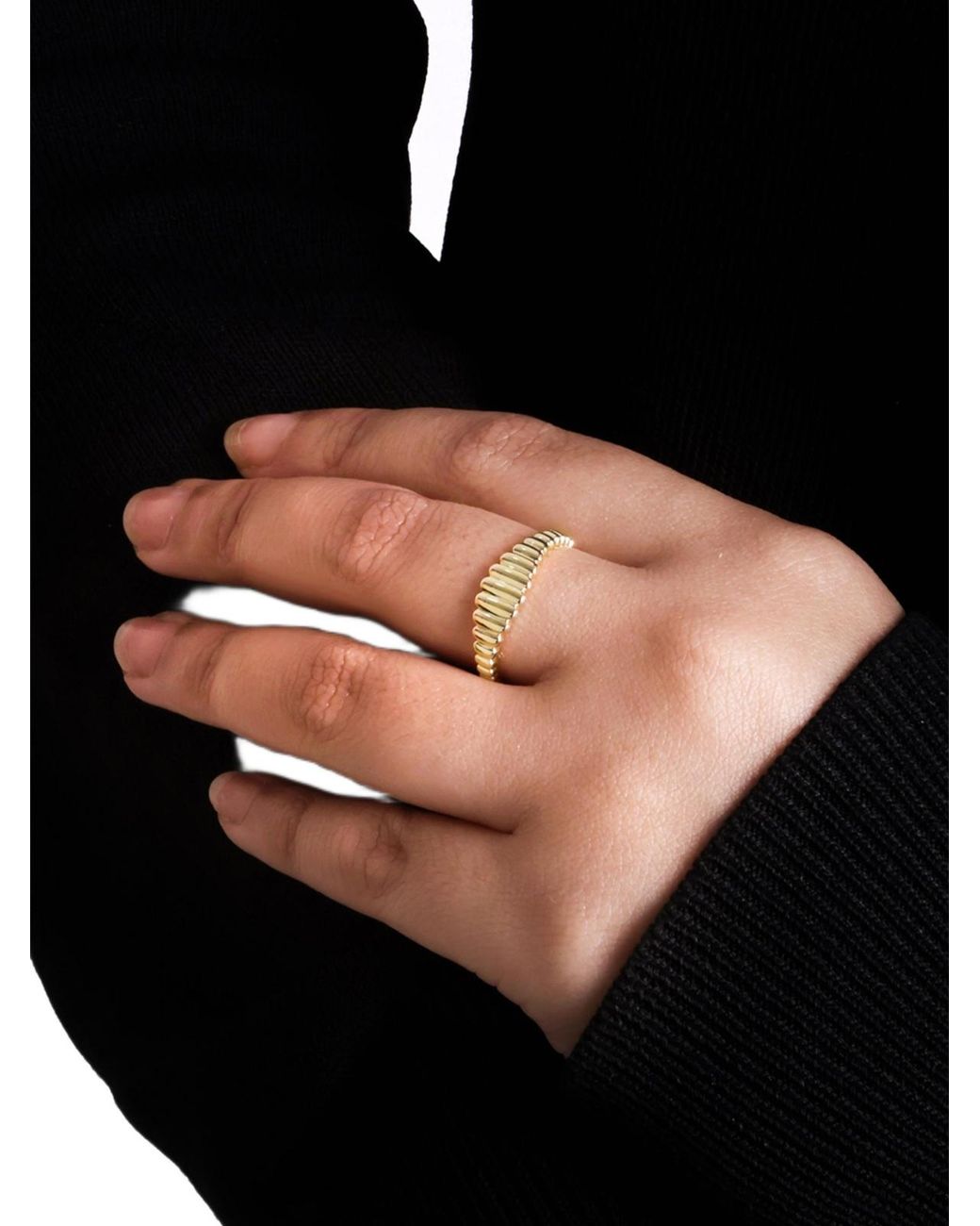 DEVATA Metallic Ribbed Ring