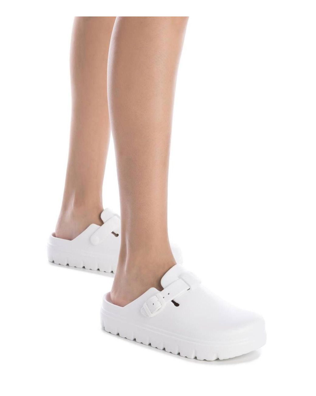 Xti White Comfort Clogs
