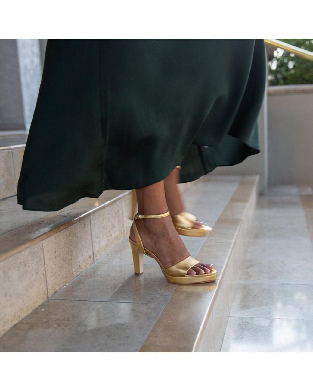 Alterre Metallic Marilyn Customizable Platform